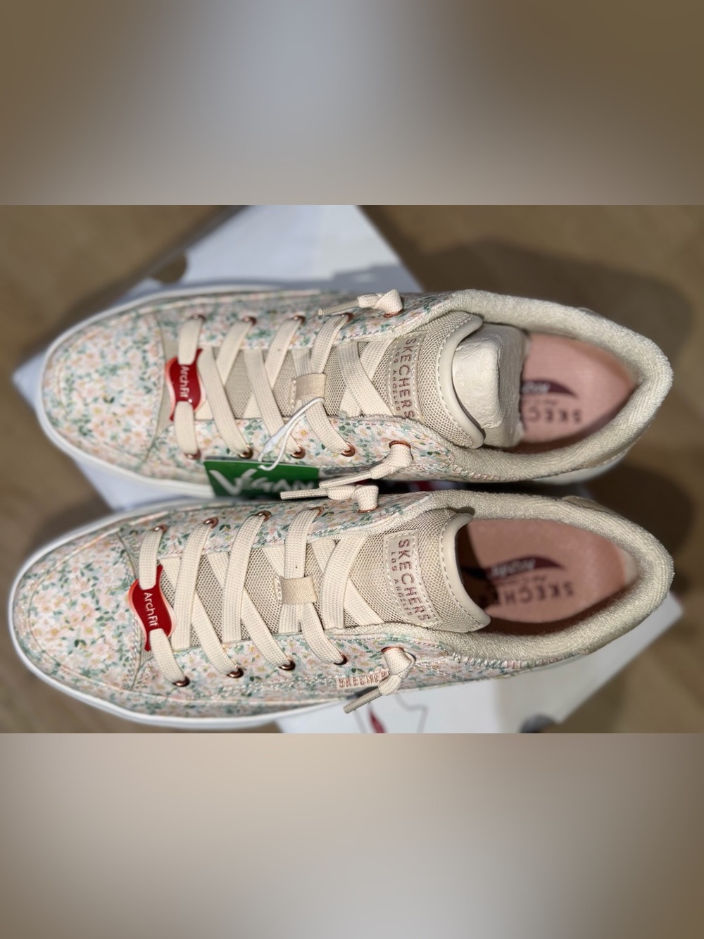 Brand New Skechers Arch Fit Lace-Up Sneakers Cream Floral Print Size 11 - Picture 4 of 8
